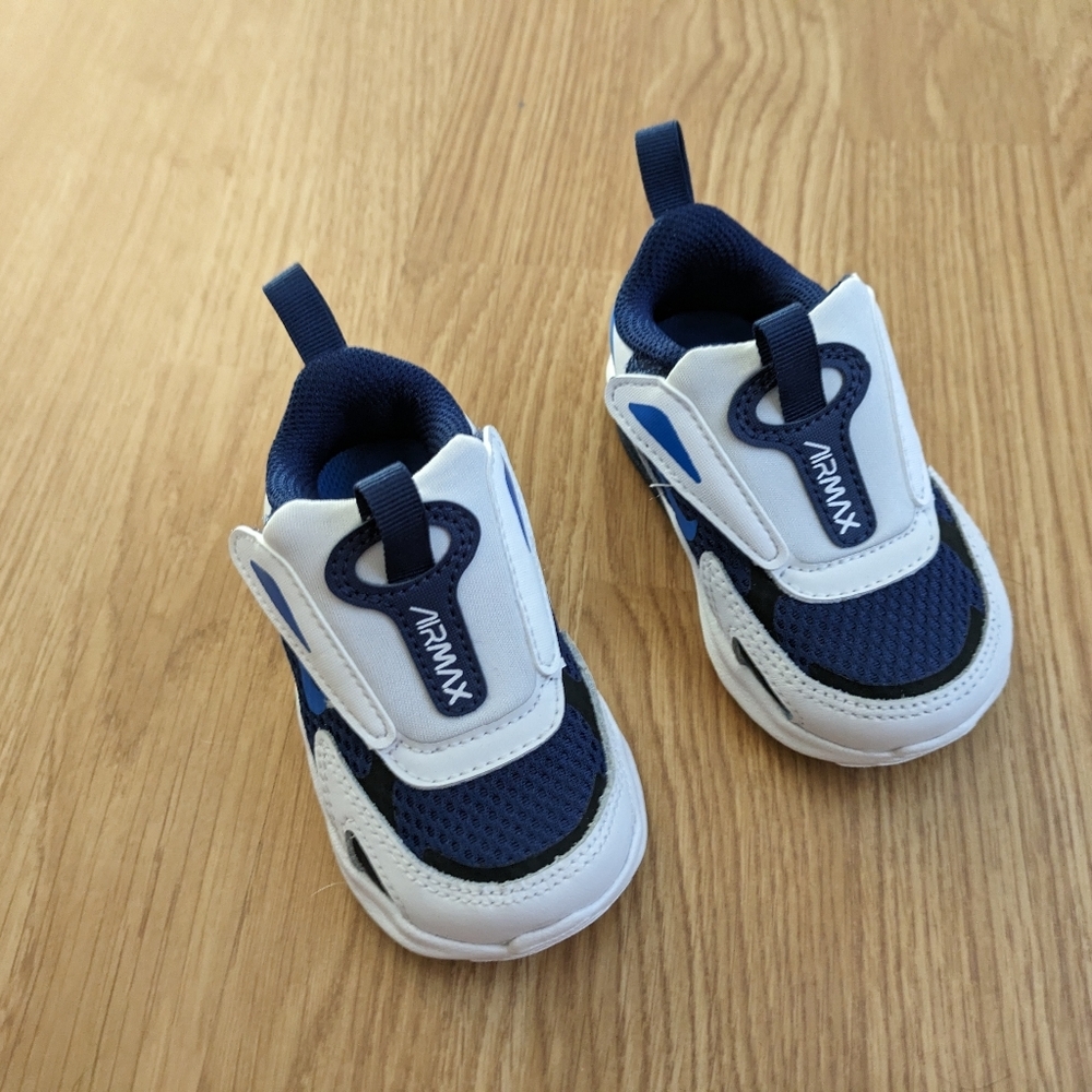 Nike Air Max Bolt Size 4C